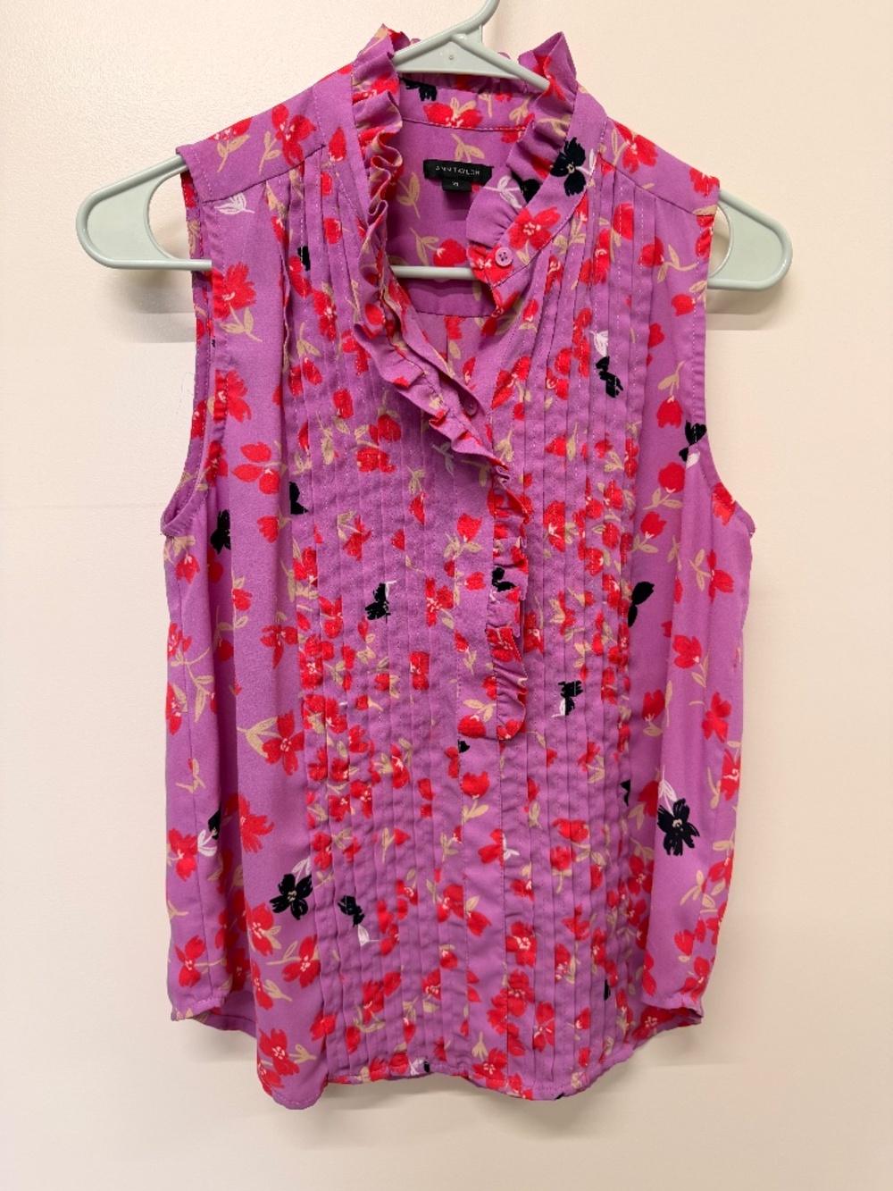 Ann Taylor Purple Floral Ruffle Sleeveless Blouse, Size XS, Pleated Front